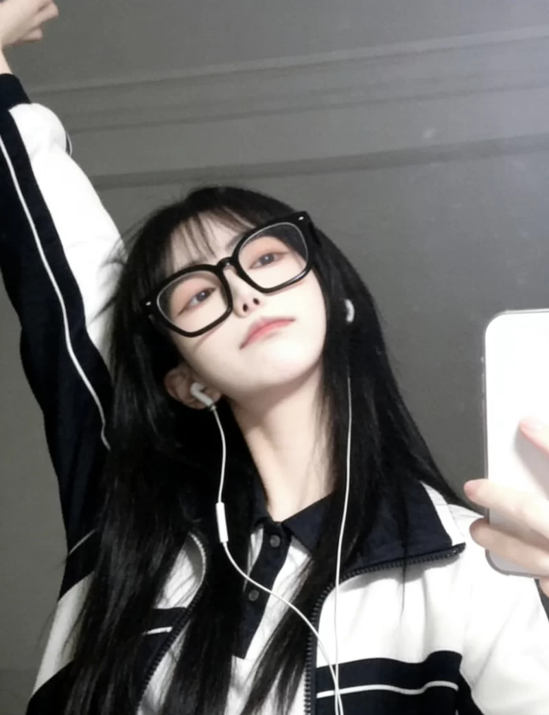 HFWydyaa8AES24w.jpg